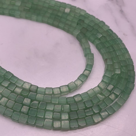 Каменные бусины, Авантюрин зеленый, натуральный, кубик гладкий, 4х4 мм, длина нити 38 см