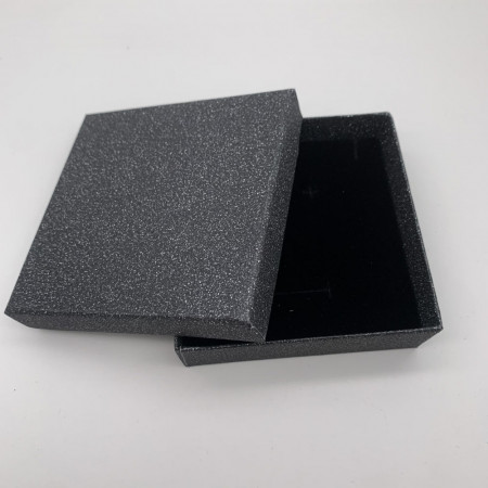 Подарочная коробочка, с ложементом, картонная, черная, блестящая, размер 90х90х30 мм
