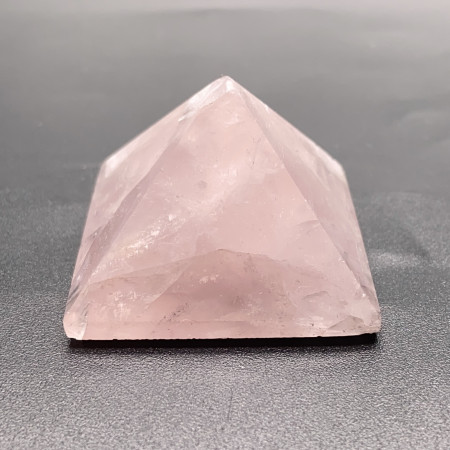 Сувенир-минерал, каменная пирамидка, Розовый Кварц, высота 30 мм, ширина 40 мм, цена за шт