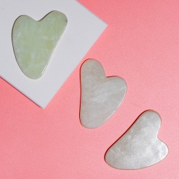 Скребок гуаша из нефрита малый в форме сердца, 85 x 55 x 5 мм