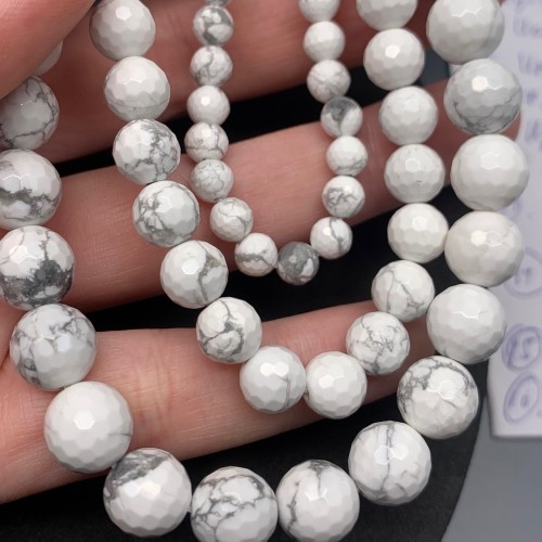Каменные бусины, Говлит натуральный (т.н. Кахолонг), шарик огранка, 6 мм, длина нити 38 см