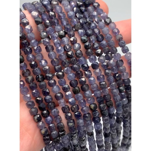 Каменные бусины, Иолит (водяной сапфир), кубик, огранка, 4,5х4,5 мм, длина нити 38 см