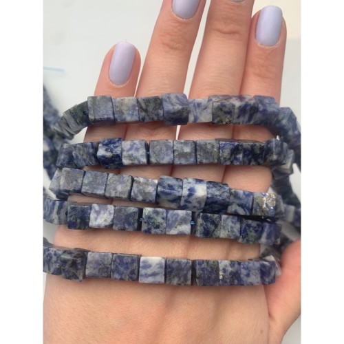 Каменные бусины, Дюмортьерит, кубик гладкий, 8х8 мм, длина нити 38 см