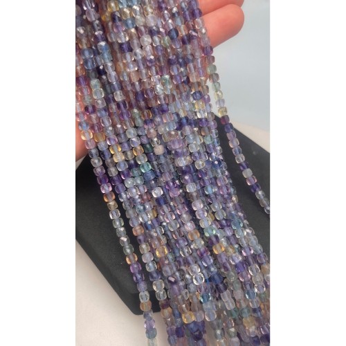 Каменные бусины, Флюорит, кубик огранка, 4х4 мм, длина нити 38 см