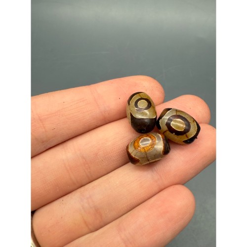 Дзи, "833", 3 глаза, Агат, состаренный, кракле, размер 14х10 мм, цена за 1 штуку