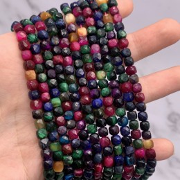 Каменные бусины, Тигровый глаз, тонированный, кубик огранка, 5х5 мм, длина нити 38 см