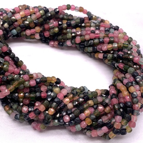 Каменные бусины, Турмалин, кубик, ювелирная огранка, 2х2 мм, длина нити 38 см