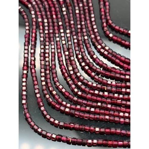 Каменные бусины, Гранат, кубик, зеркальная огранка, 2,5 мм, длина нити 39 см