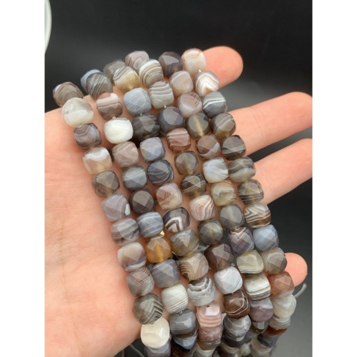 Каменные бусины, Агат Ботсвана, кубик в ювелирной огранке, 8,5х8,5 мм, длина нити 19 см