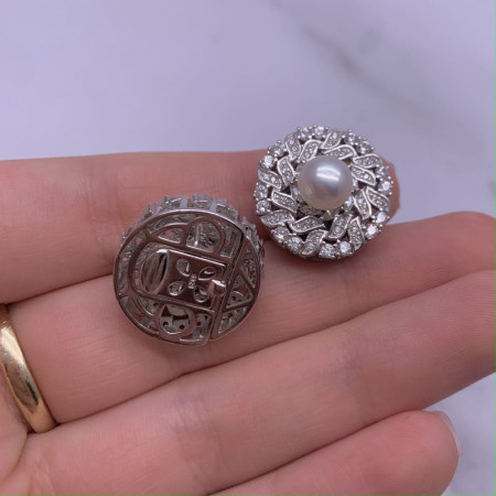 Замок, застёжка с кнопкой, декорирована жемчугом майорика, родированное серебро 925 пробы, 20х8 мм