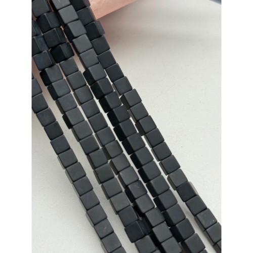 Каменные бусины, Агат, чёрный, матовый, люкс, кубик гладкий, 6х6 мм, длина нити 38 см