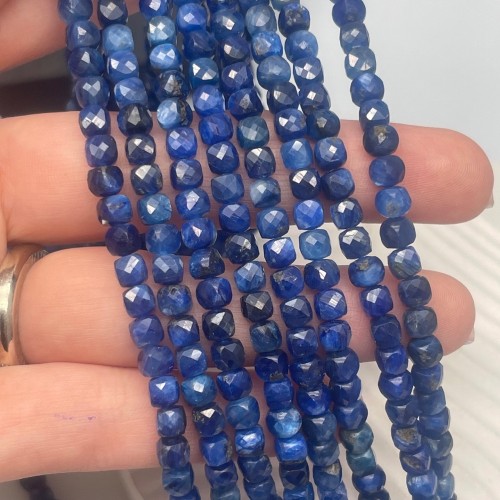 Каменные бусины, Кианит, люкс, кубик огранка, 4,5х4,5 мм, длина нити 38 см