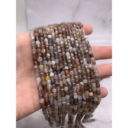 Каменные бусины, Агат Ботсвана, кубик, зеркальная огранка, 4х4 мм, длина нити 38 см