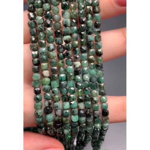 Каменные бусины, Зеленый берилл, изумруд, ювелирная огранка, кубик, 4,5х4,5 мм, длина нити 38 см