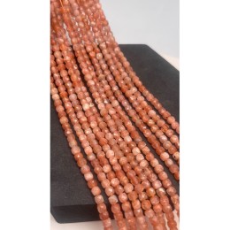 Каменные бусины, Солнечный камень (олигоклаз), кубик, огранка, 4х4 мм, длина нити 38 см