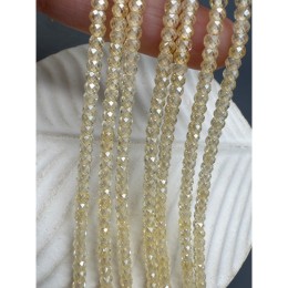 Каменные бусины, Цирконий кубический, (т.н. Циркон), кристалл, цвет "айвори" (слоновая кость), рондель, огранка, 3х2 мм, длина нити 38 см