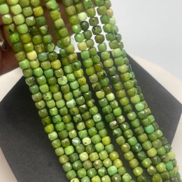 Каменные бусины, Нефрит канадский, кубик, огранка, 4,5х4,5 мм, длина нити 38 см