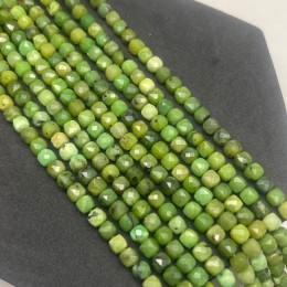 Каменные бусины, Нефрит канадский, кубик, огранка, 4,5х4,5 мм, длина нити 38 см