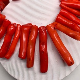 Каменные бусины, Коралл, оранжевый, тонированный, фриформы, "веточки", 30-35х10 мм, длина нити 19 см