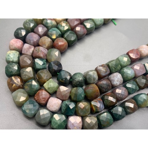 Каменные бусины, Яшма, зелёная, индийская, кубик в ювелирной огранке,8,5х8,5 мм, длина нити 38 см