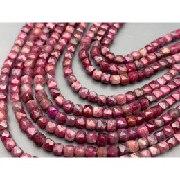 Каменные бусины, Турмалин, ярко розовый, Рубеллит, кубик огранка, 4х4 мм, длина нити 38 см