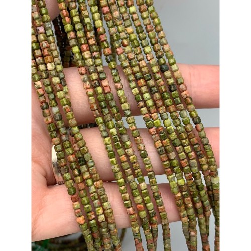 Каменные бусины, Унакит, кубик, зеркальная огранка, 2,3х2,3 мм, длина нити 38 см