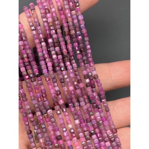 Каменные бусины, Рубин, кубик, зеркальная огранка, 2,5х2,5 мм, длина нити 38 см