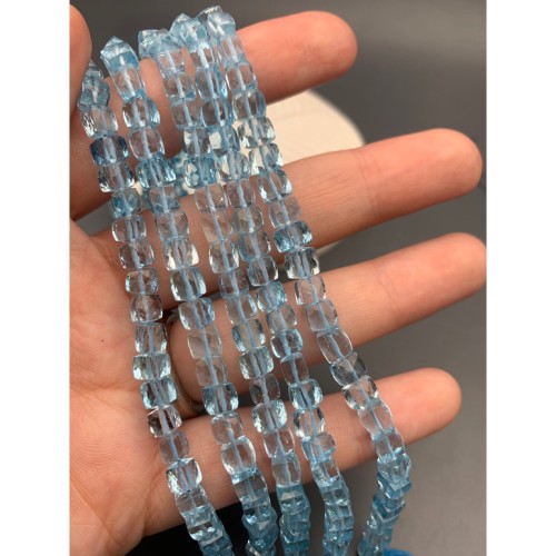 Каменные бусины, Топаз, голубой, экстра люкс, кубик, огранка, размер ~6,5 мм, длина нити 25 см