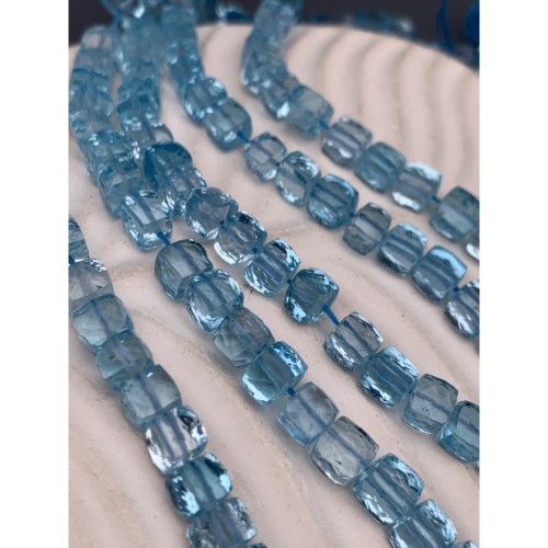 Каменные бусины, Топаз, голубой, экстра люкс, кубик, огранка, размер ~6,5 мм, длина нити 25 см