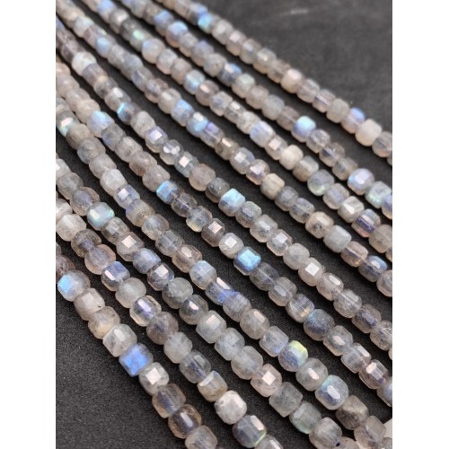 Каменные бусины, Лабрадор, кубик, зеркальная огранка, 4,5х4,5 мм, длина нити 38 см