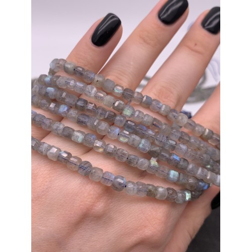 Каменные бусины, Лабрадор, кубик, зеркальная огранка, 4,5х4,5 мм, длина нити 38 см