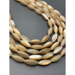 Каменные бусины, Перламутр бежевый, рис, 6х15 мм, длина нити 38 см