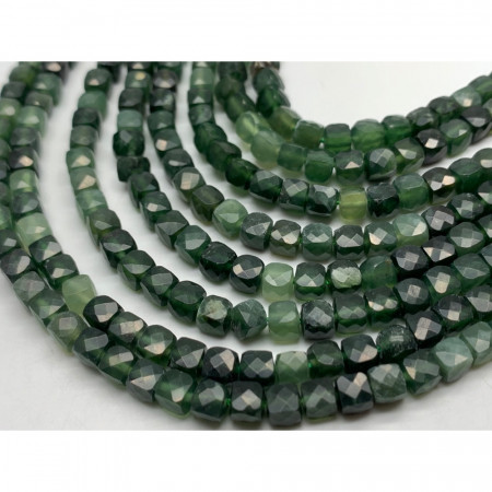 Каменные бусины, Нефрит зеленый, кубик, огранка, 4,5х4,5 мм, длина нити 38 см