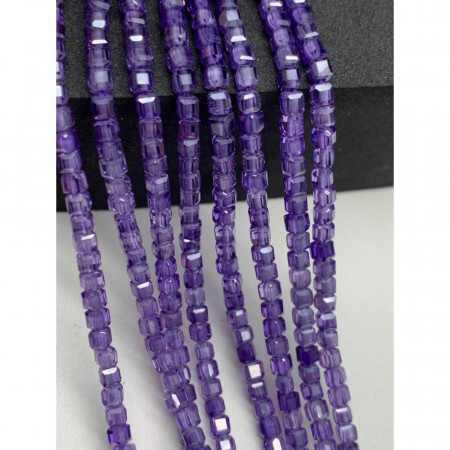 Каменные бусины, Цирконий кубический, (т.н Циркон), фиолетовый кристалл, кубик зеркальная огранка, 2,5х2,5 мм, длина нити 38 см