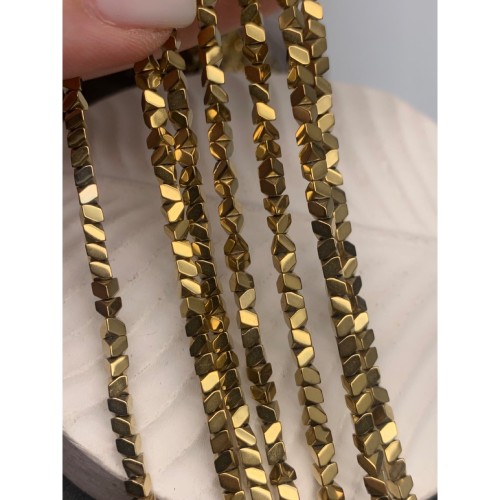 Каменные бусины, Гематит синтетический, пирамида, цвет золото, размер 3х3 мм, длина нити 38 см