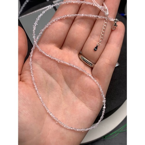 Каменные бусины, Чокер, "Херкимерский алмаз", (Двухвершинный кристалл горного хрусталя), люкс, размер 4х2,5 мм, длина нити 39 см, с замочком и удлинителем 4 см, серебро 925