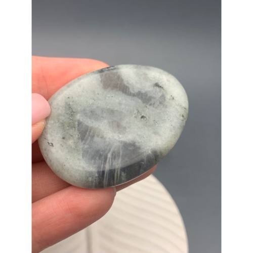 Сувенир, Лабрадор, антистресс камень (Worry stone), размер 49х40 мм, толщина 7 мм, цена за 1 шт.