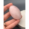 Сувенир, Розовый кварц, антистресс камень (Worry stone), овальный, размер 60х40 мм, толщина 20 мм, цена за 1 шт.