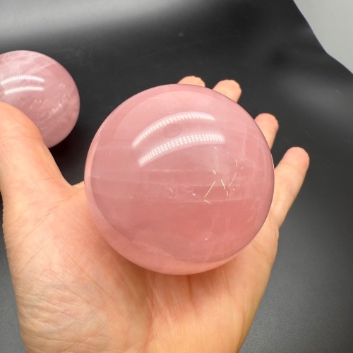Сувенир, Розовый кварц, мадагаскарский, шар гладкий, размер 62 мм, цена за 1 шт.