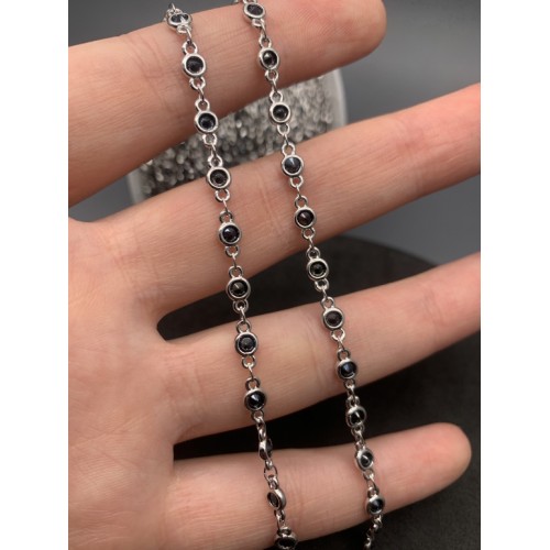 Цепь № 33, с черным кристаллом, цвет серебро, размер звена 3х2 мм, цена за 1 метр