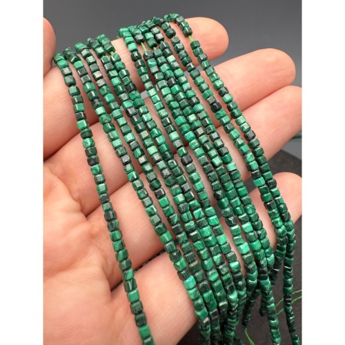 Каменные бусины, Малахит (Конго), люкс, кубик, огранка, 2,5х2,5 мм, длина нити 38 см