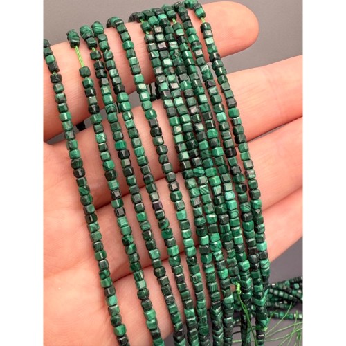 Каменные бусины, Малахит (Конго), люкс, кубик, огранка, 2,5х2,5 мм, длина нити 38 см