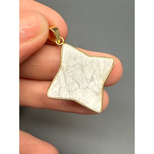 Подвеска, Говлит натуральный (т.н. Кахолонг), Звезда, ромб, в оправе, размер 29х3 мм, цена за 1 шт.