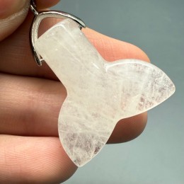 Подвеска, Горный хрусталь, Хвост кита, размер 25х26 мм, цена за 1 шт.