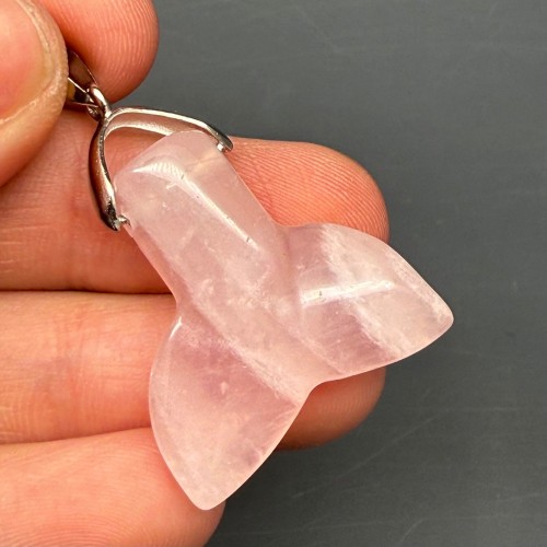 Подвеска, Розовый кварц, Хвост кита, размер 25х26 мм, цена за 1 шт.