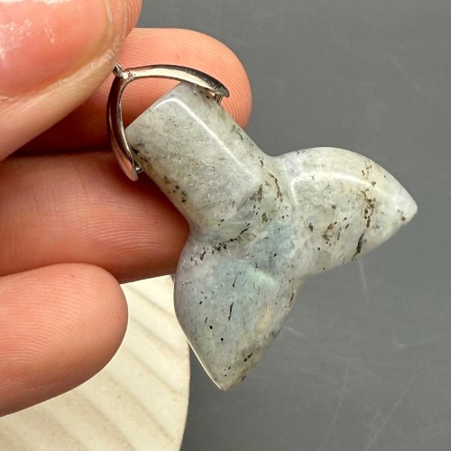 Подвеска, Лабрадор, Хвост кита, размер 25х26 мм, цена за 1 шт.