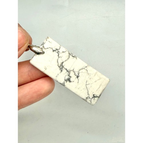 Подвеска, Говлит натуральный (т.н. Кахолонг), прямоугольник, размер 50х20х6 мм, цена за 1 шт.