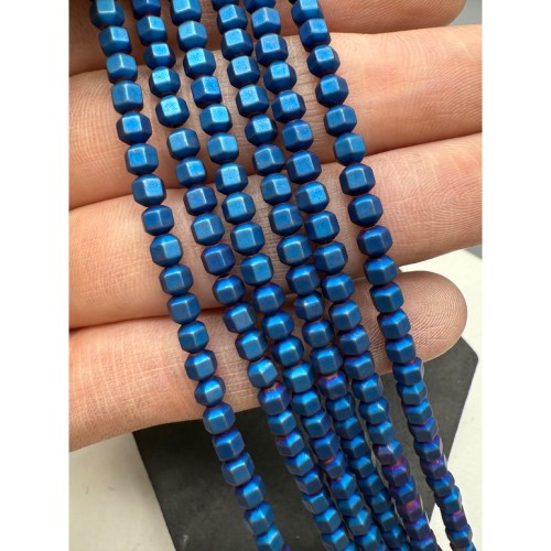 Каменные бусины, Гематит синтетический, многогранник, синий, матовый, размер 4х4 мм, нить 38 см