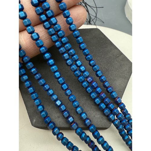 Каменные бусины, Гематит синтетический, многогранник, синий, матовый, размер 4х4 мм, нить 38 см