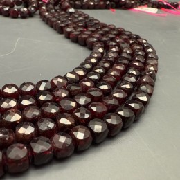 Каменные бусины, Гранат, кубик, огранка, 6х6 мм, длина нити 38 см